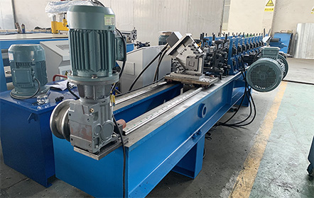 'Hat' profile roll forming machine