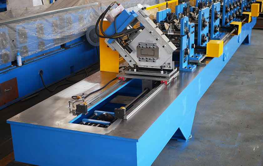 Fly-punch/Fly-cut CU purlin Roll Forming Machine